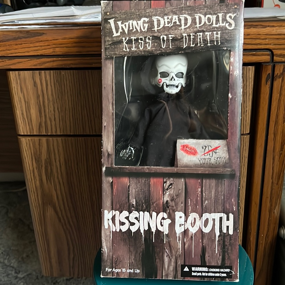 Living Dead Dolls - Kiss Of Death